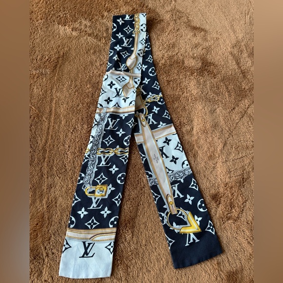 LIKE NEW AUTHENTIC LOUIS VUITTON - Picture 2 of 4